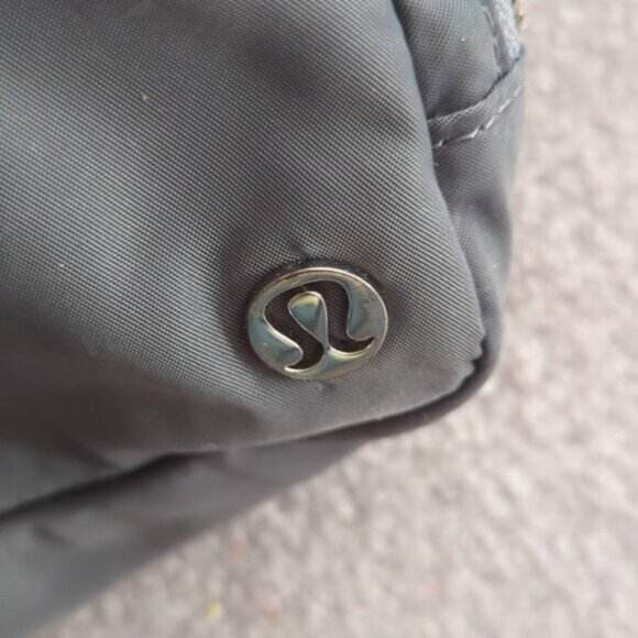 Lululemon Everywhere Belt Bag Gray Grey - Picture 3 of 11